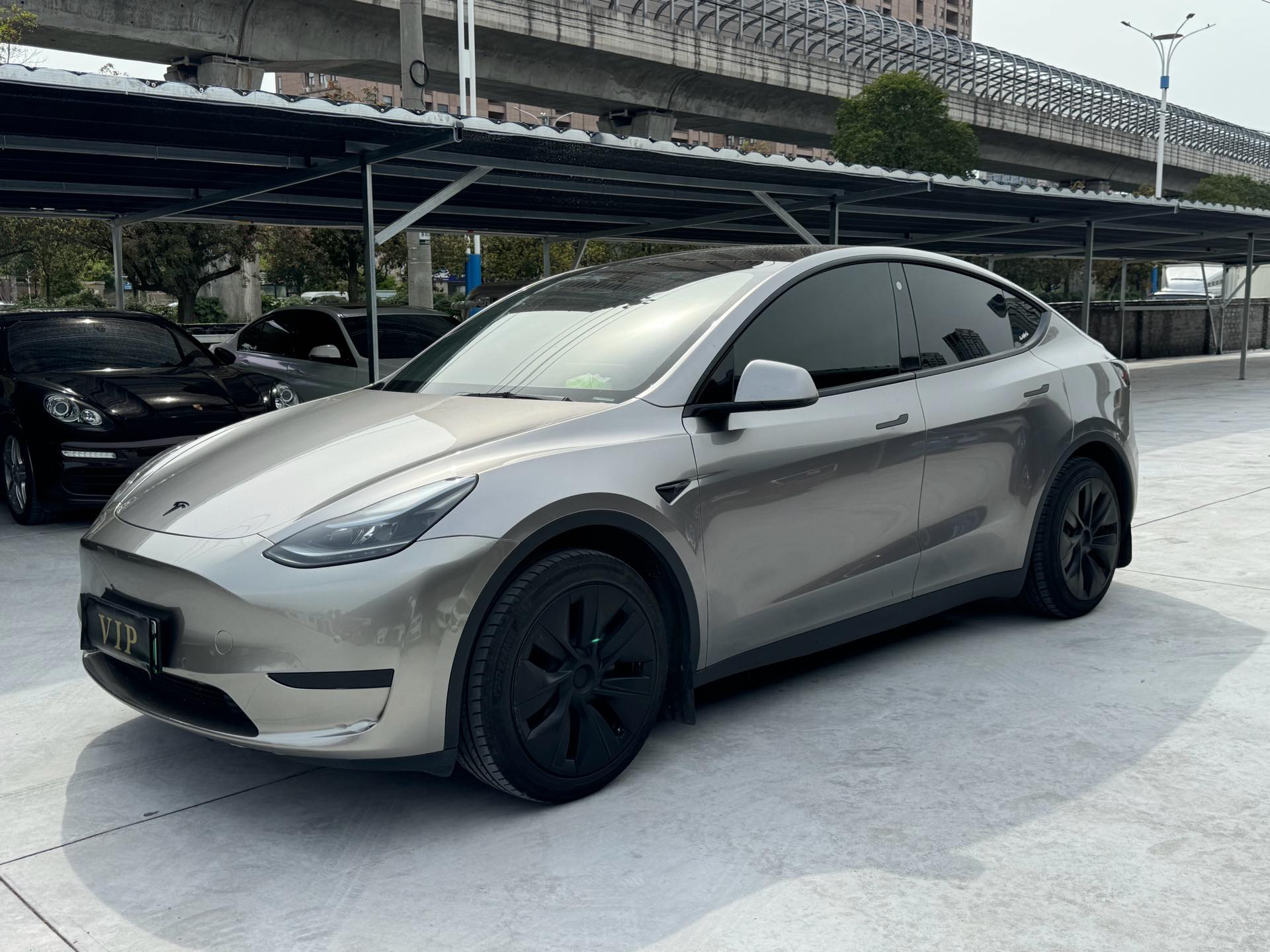 Tesla Model Y 2023 car image 