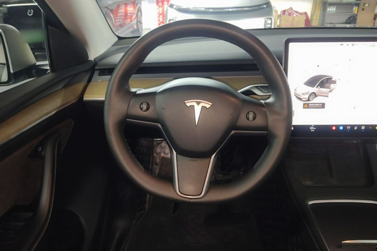 Tesla Model Y 2023 #11 Tesla Model Y 2023 car image #11