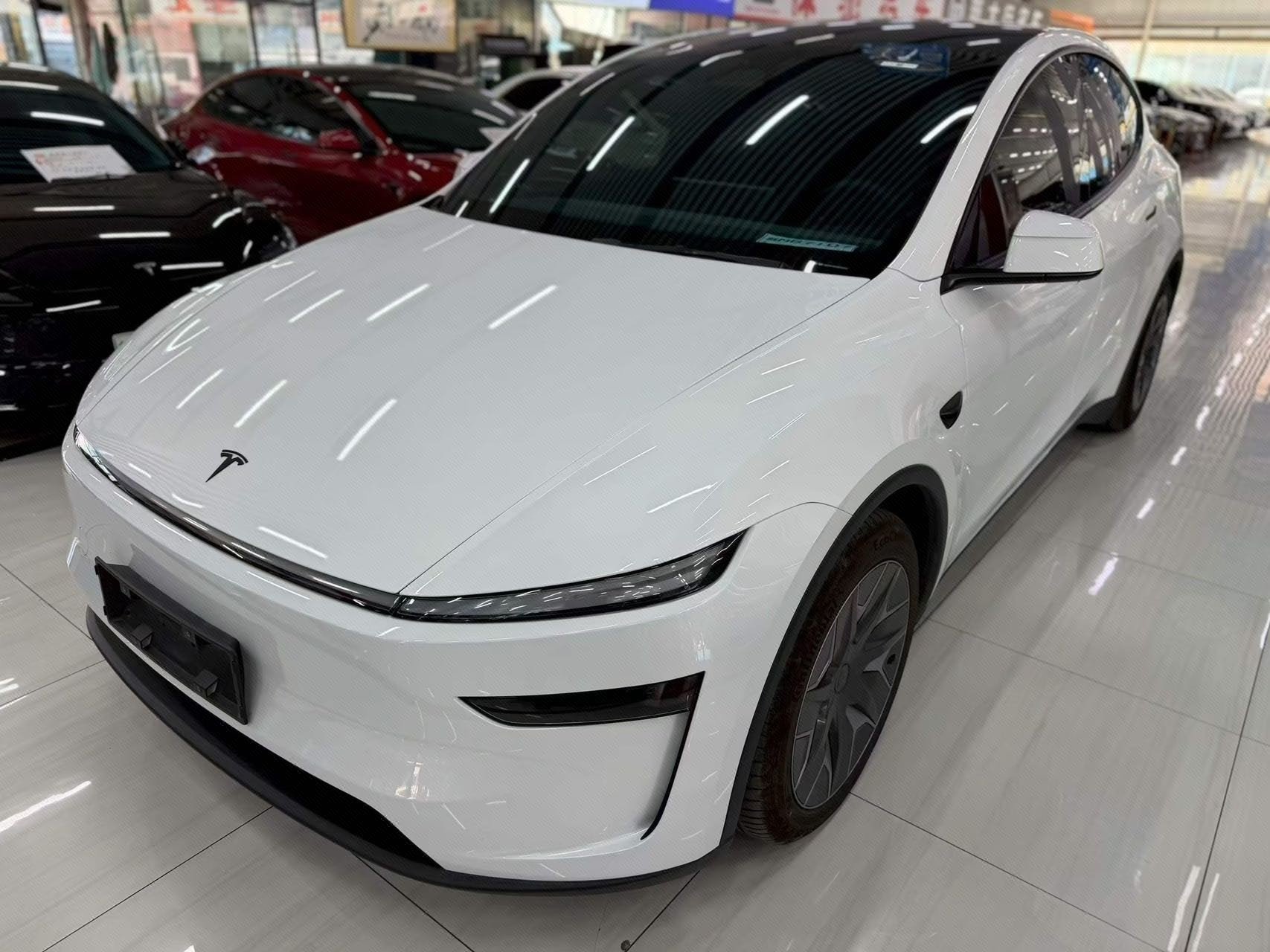 Tesla Model Y L 2025 car image 