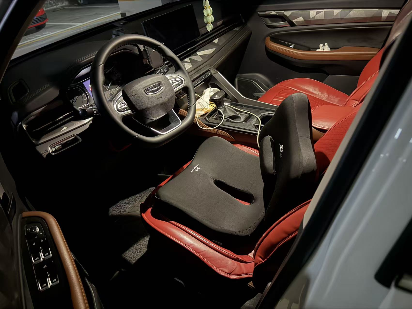 GEELY Vision X6 2023 car image #3
