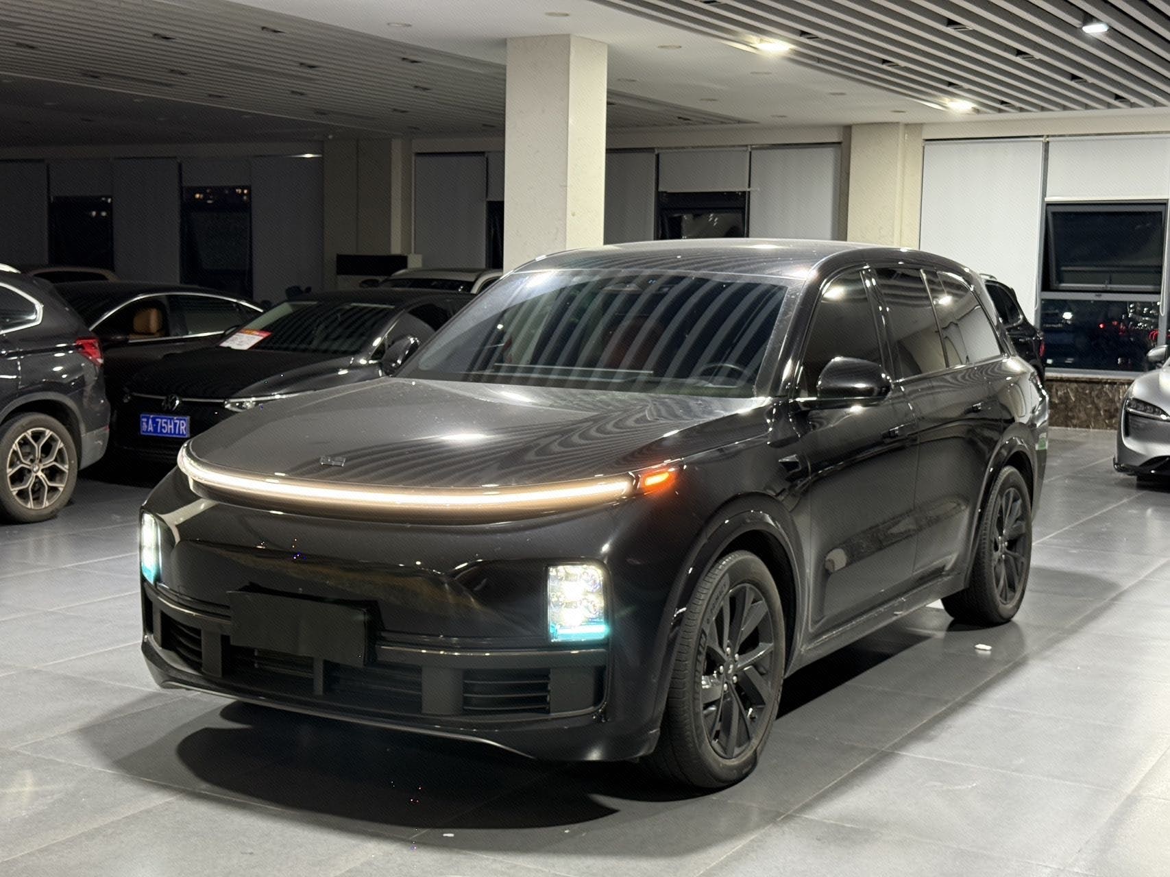 Li L8 2023 Li L8 2023 car image