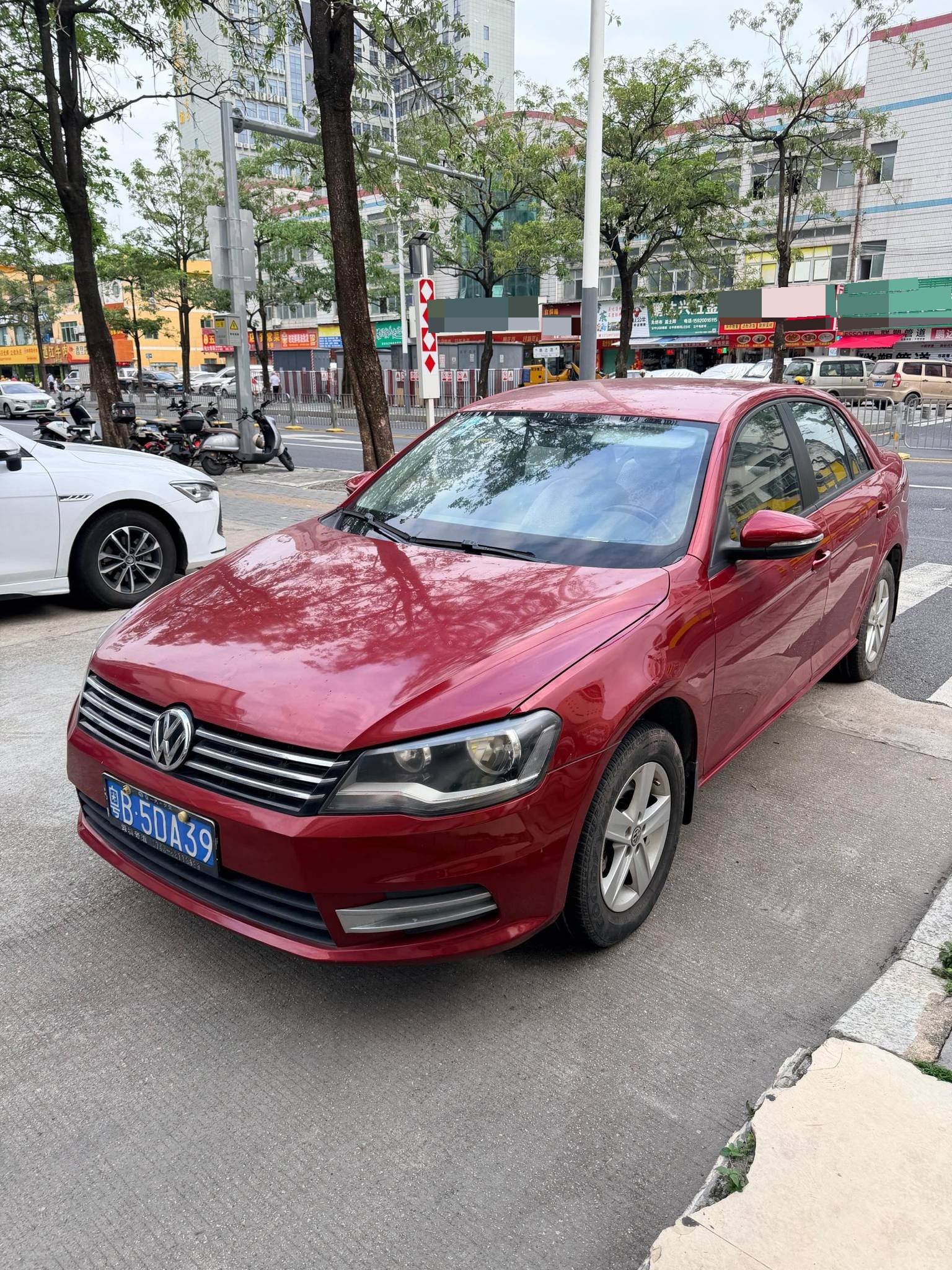 Volkswagen Bora 2013 car image 