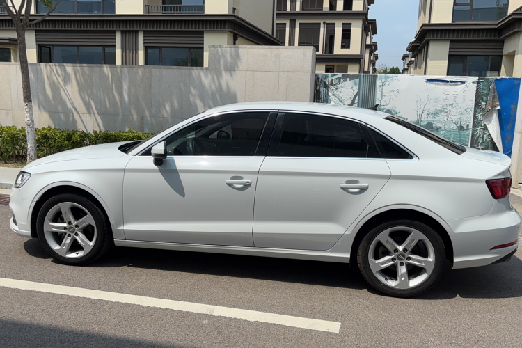 Audi A3 2019 car image #9