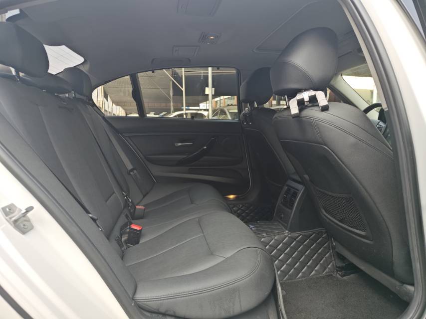 BMW 3 Series 2018 #8 BMW 3 Series 2018 car image #8