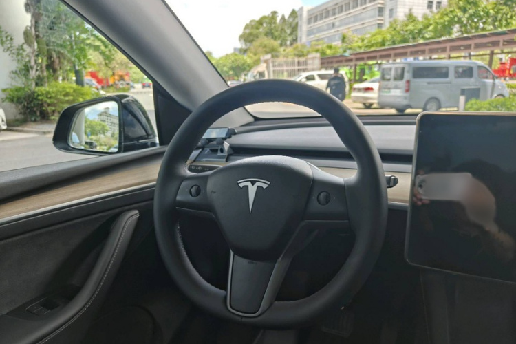 Tesla Model Y 2023 #11 Tesla Model Y 2023 صورة سيارة #11