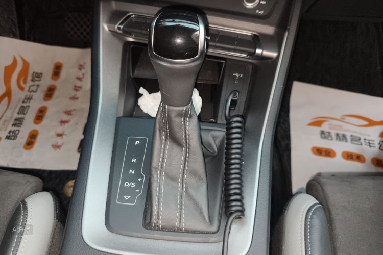 Audi Q3 2019 car image #16