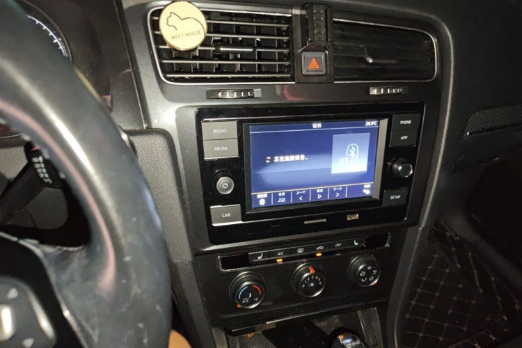 Volkswagen Golf 2018 car image #17