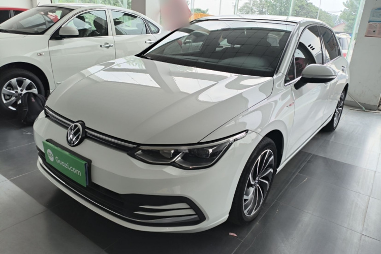 Volkswagen Golf 2023 car image #2