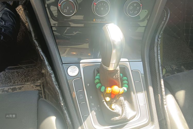 Volkswagen Golf 2019 car image #16