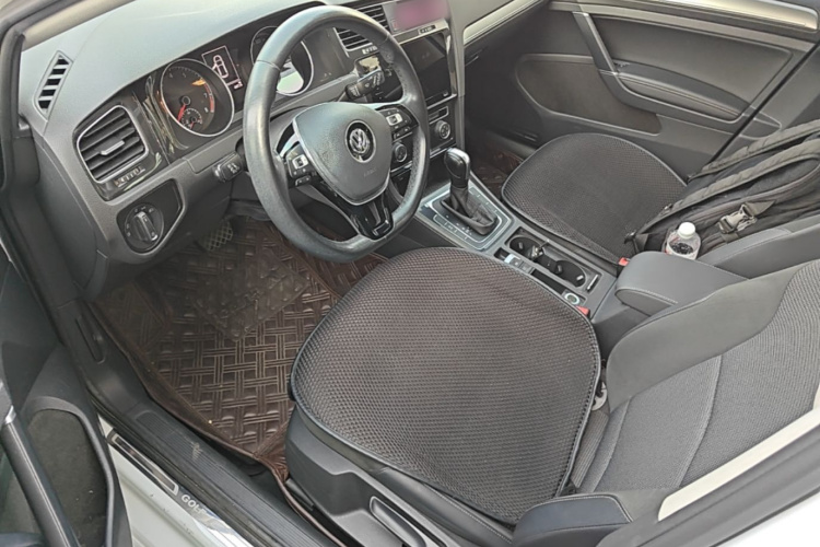 Volkswagen Golf 2020 car image #15