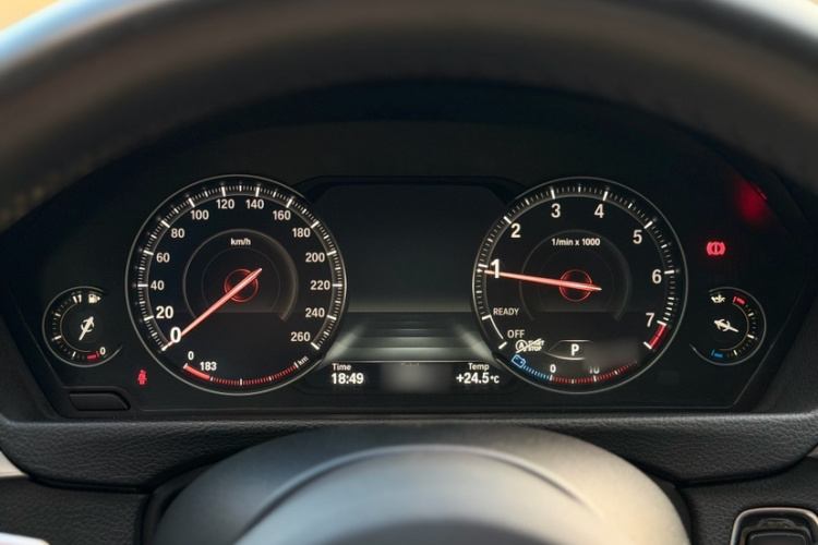 BMW 3 Series 2018 car image #27