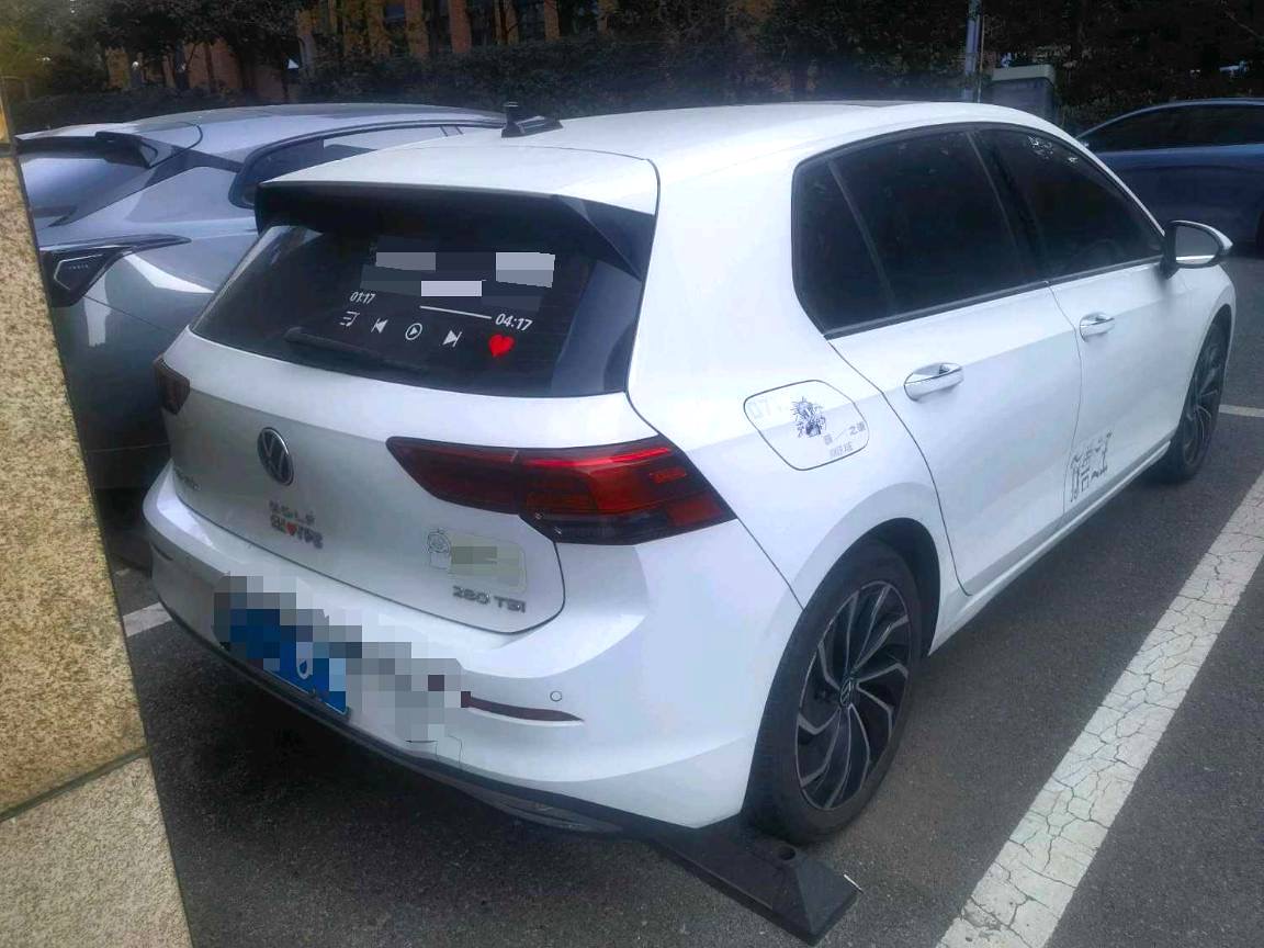 Volkswagen Golf 2022 car image #2