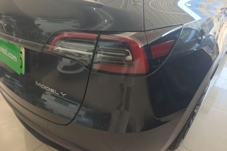 Tesla Model Y 2024 #8 Tesla Model Y 2024 car image #8