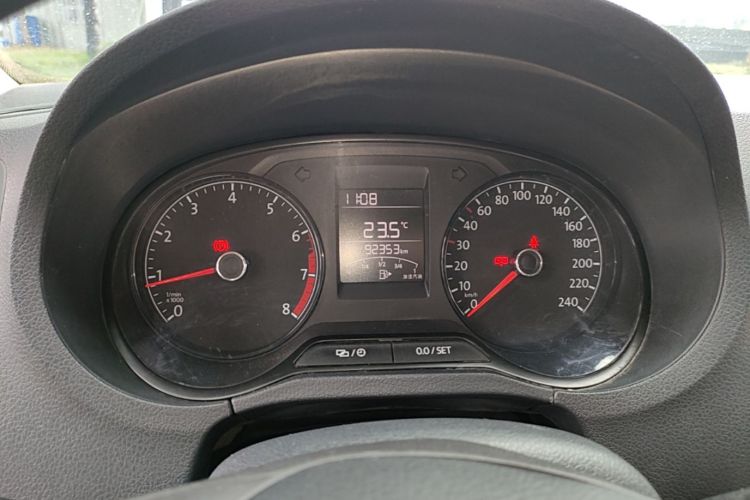Volkswagen Polo 2017 car image #12