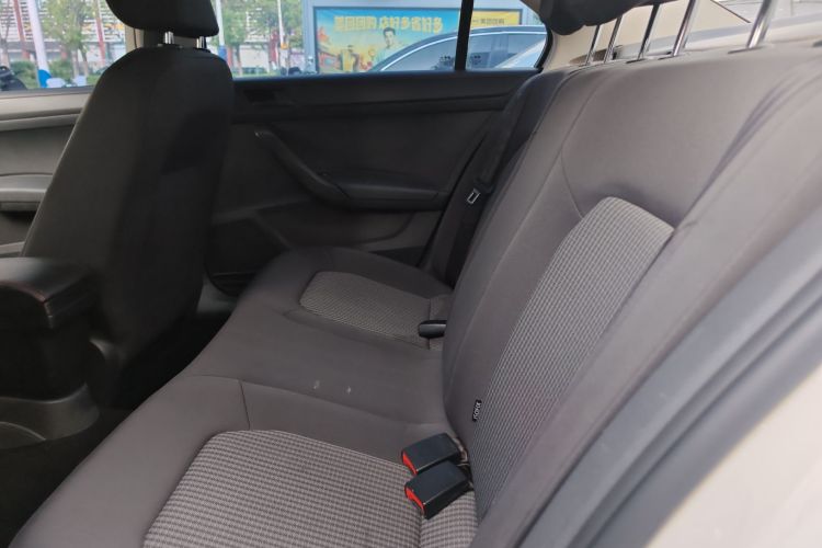 Volkswagen Santana 2017 car image #17