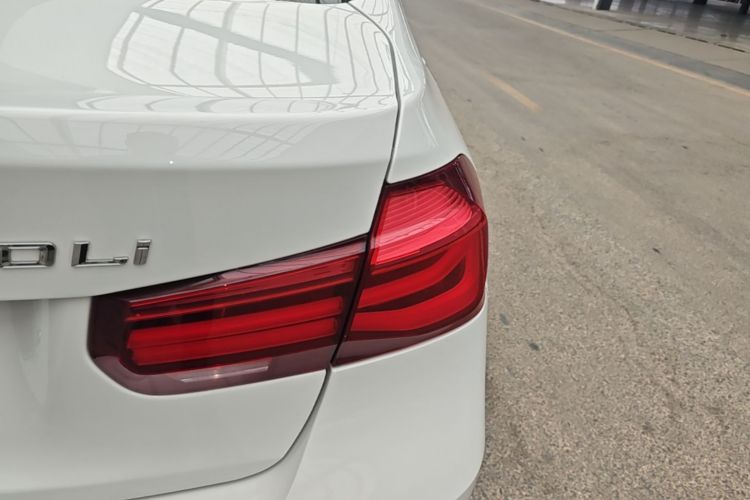 BMW 3 Series 2018 #8 BMW 3 Series 2018 car image #8