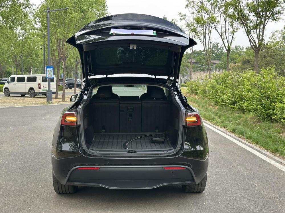 Tesla Model Y 2023 #7 Tesla Model Y 2023 car image #7