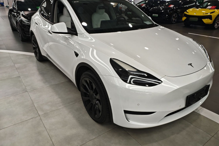 Tesla Model Y 2023 #4 Tesla Model Y 2023 immagine di auto #4