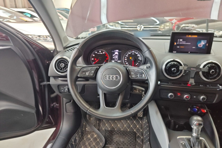 Audi A3 2019 immagine di auto #15