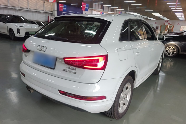 Audi Q3 2016 car image #7