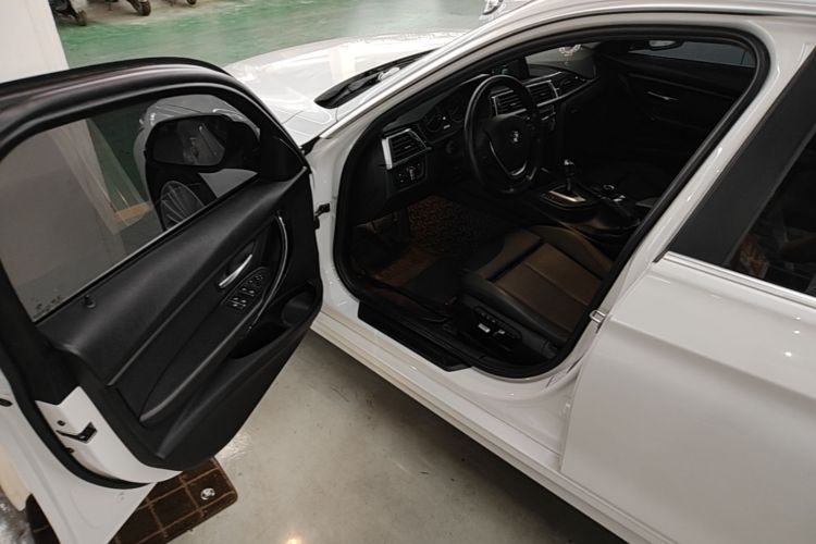 BMW 3 Series 2018 #16 BMW 3 Series 2018 car image #16