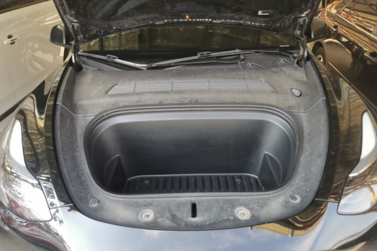 Tesla Model Y 2023 #20 Tesla Model Y 2023 car image #20