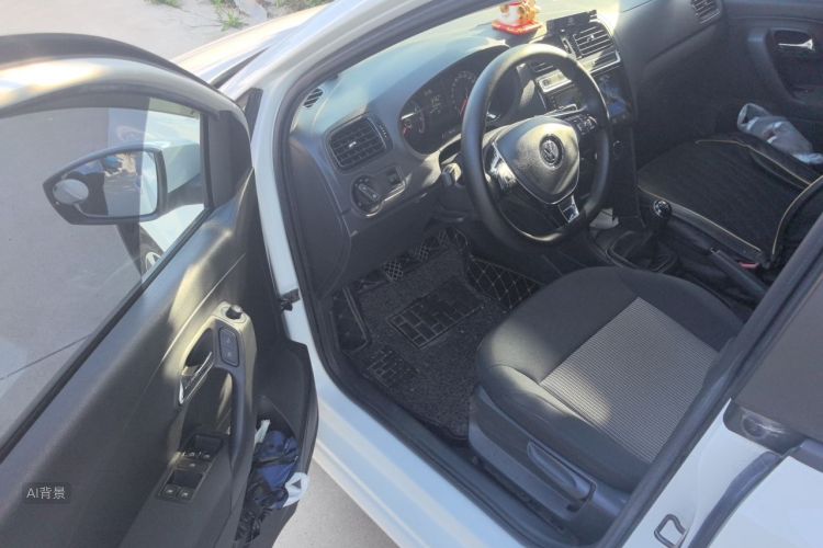 Volkswagen Polo 2019 car image #18