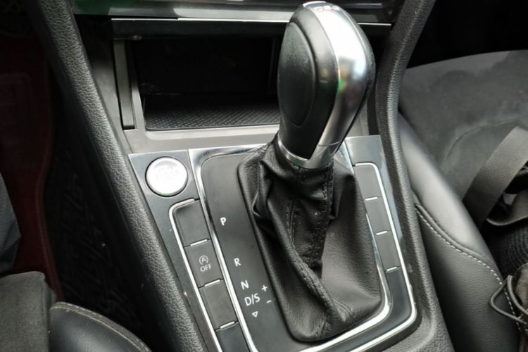 Volkswagen Golf 2019 car image #14
