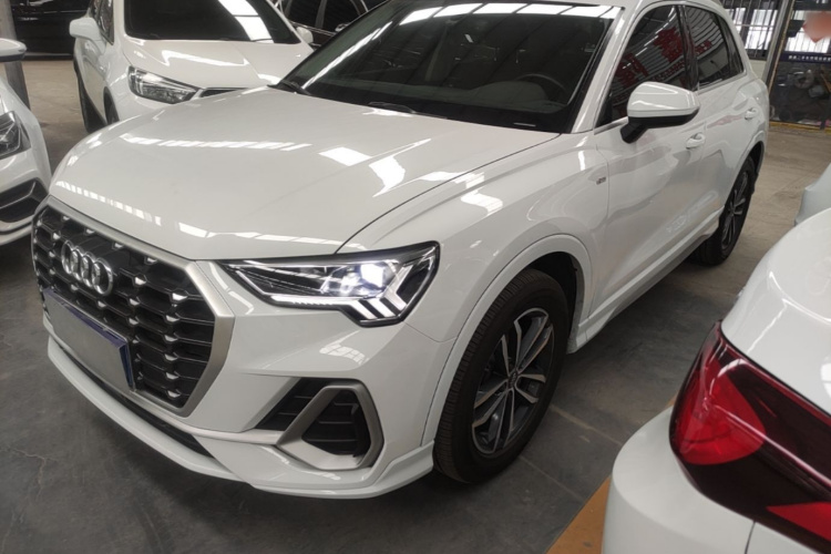 Audi Q3 2020 car image #2