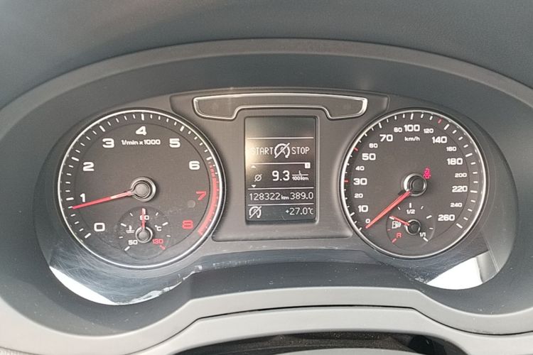 Audi Q3 2017 car image #12