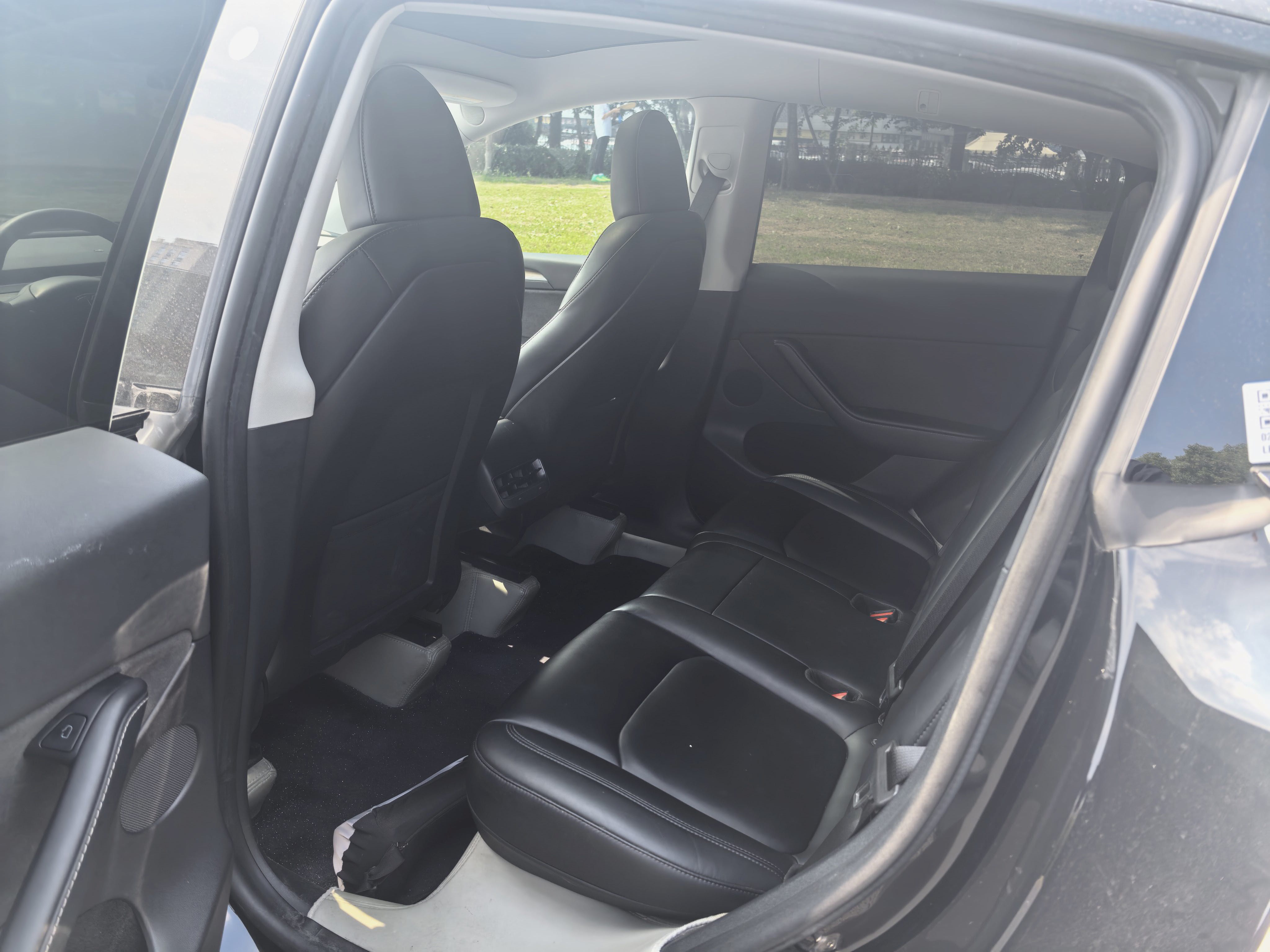 Tesla Model Y 2022 #7 Tesla Model Y 2022 car image #7