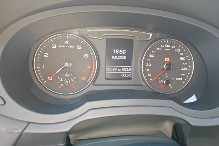 Audi Q3 2019 car image #14