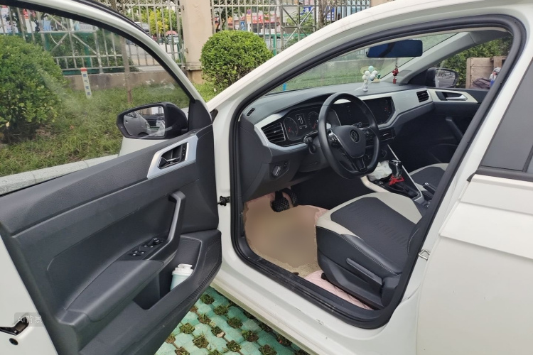 Volkswagen Polo 2021 car image #18
