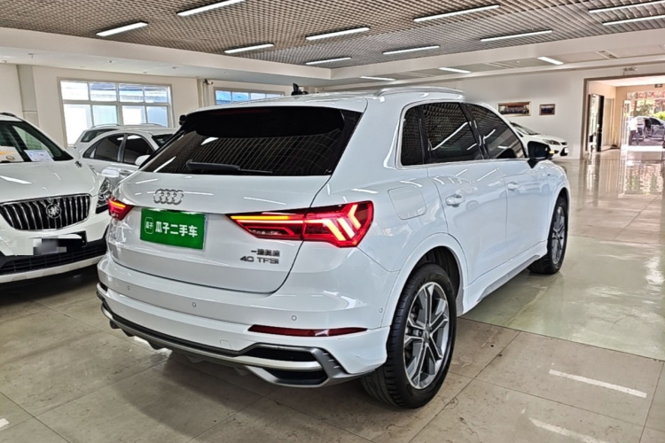 Audi Q3 2021 car image #7