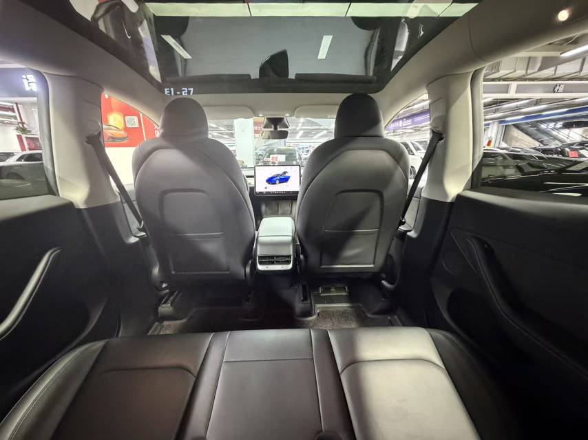Tesla Model Y 2022 car image #11