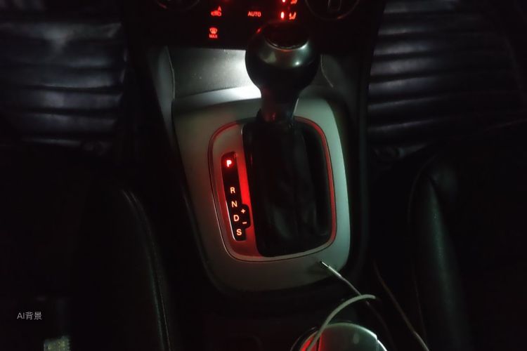 Audi Q3 2017 car image #16
