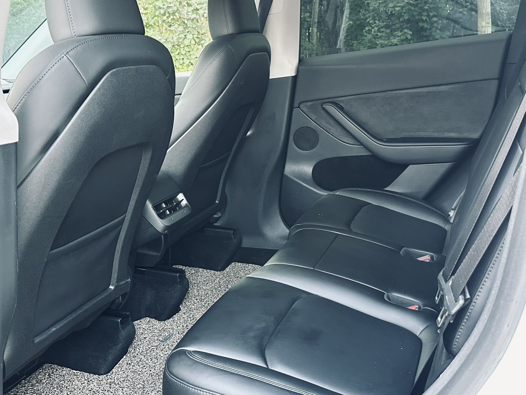 Tesla Model Y 2023 car image #8