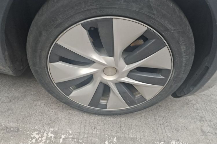 Tesla Model Y 2022 immagine di auto #9
