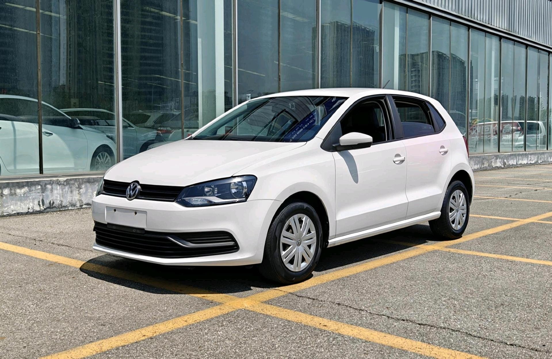 Volkswagen Polo 2019 car image 