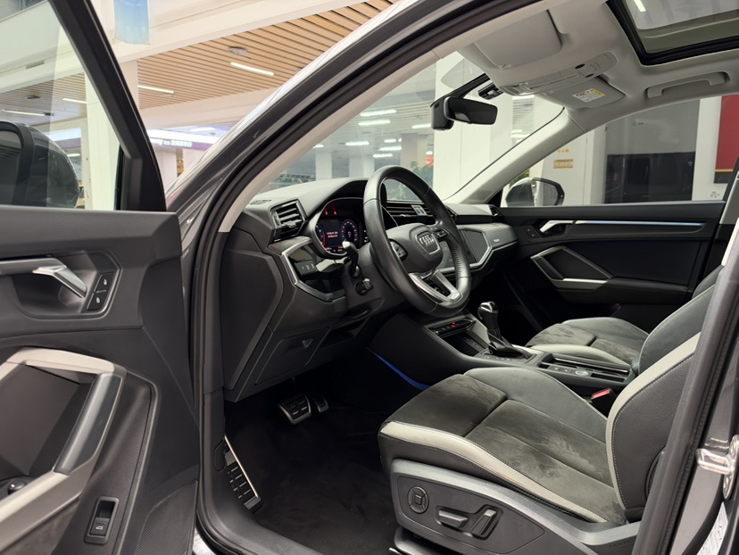 Audi Q3 2021 car image #9