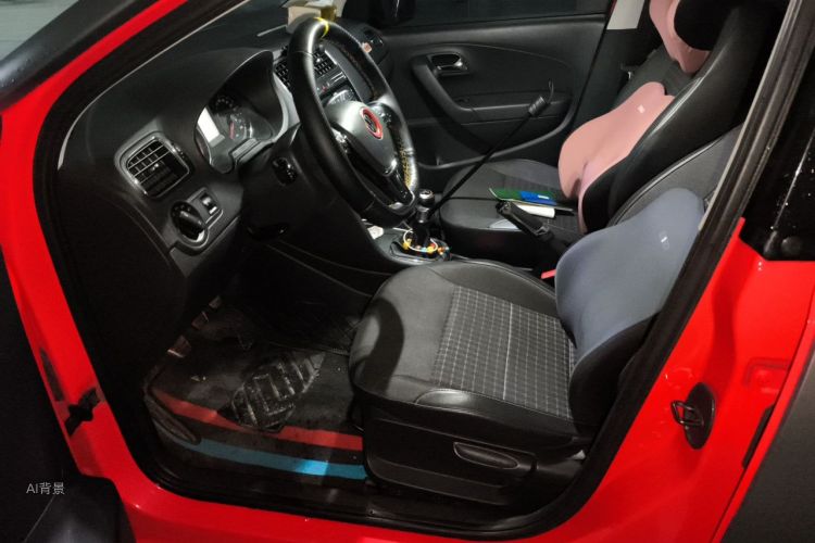 Volkswagen Polo 2015 car image #17