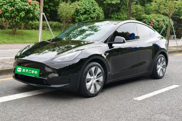 Tesla Model Y 2022 car image #2