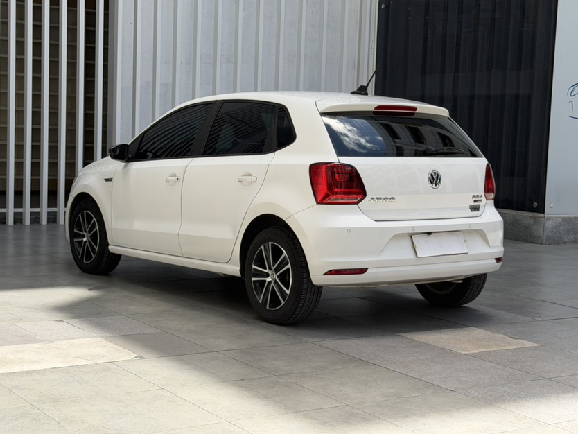 Volkswagen Polo 2014 car image #9