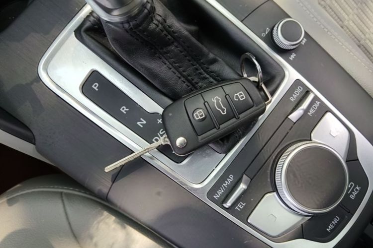 Audi A3 2018 car image #14