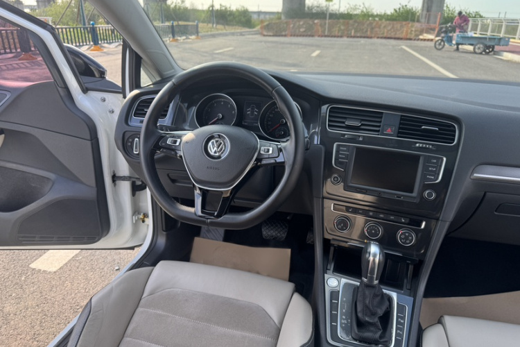 Volkswagen Golf 2017 imagen de coche #13