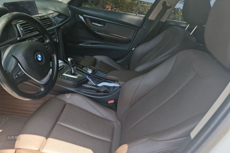 BMW 3 Series 2018 car image #17