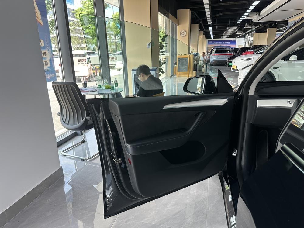 Tesla Model Y 2021 #16 Tesla Model Y 2021 car image #16