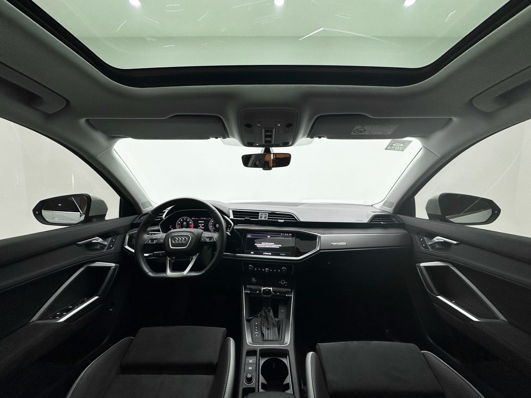 Audi Q3 2022 car image #18