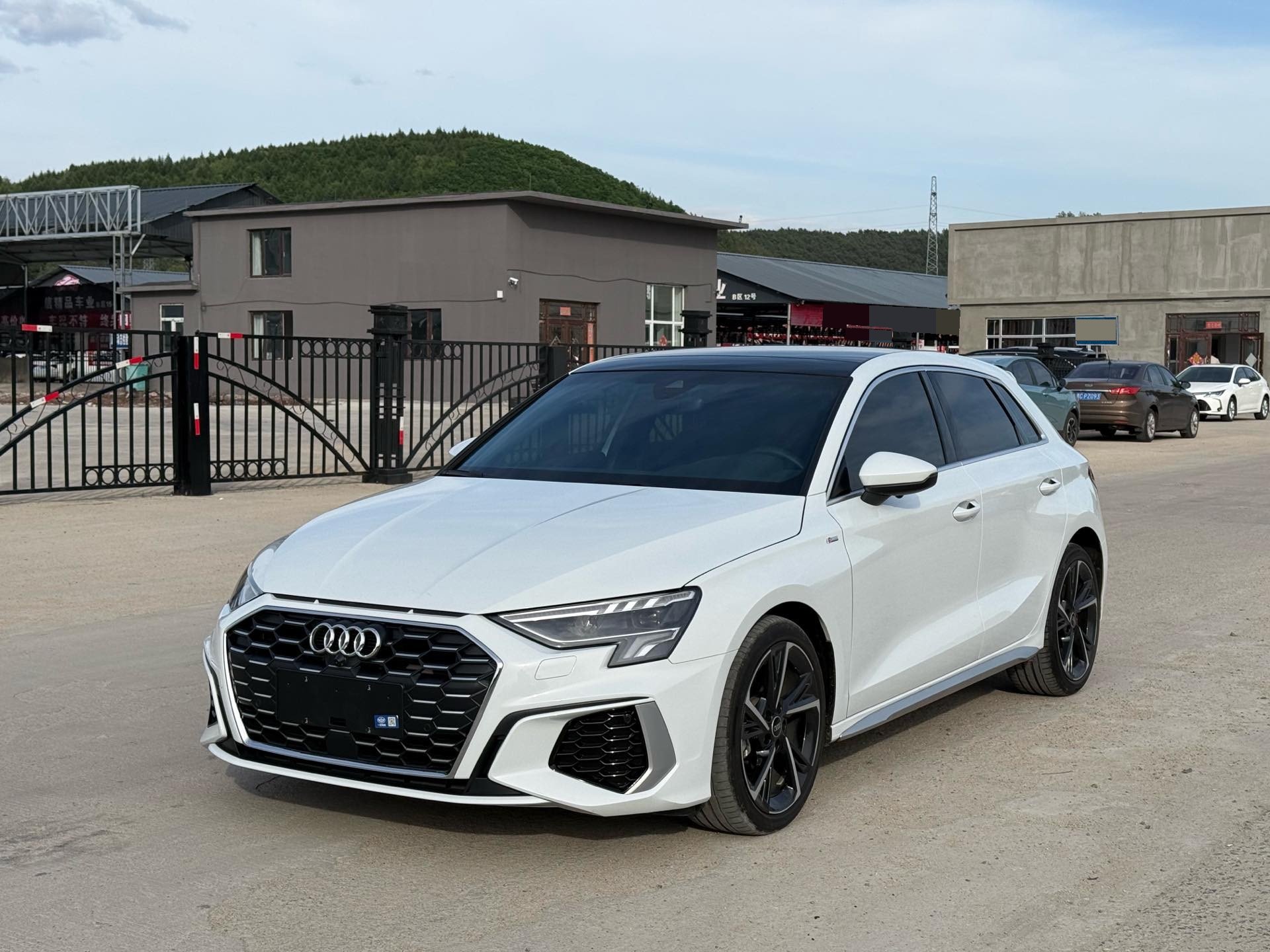 2022 2022 car image