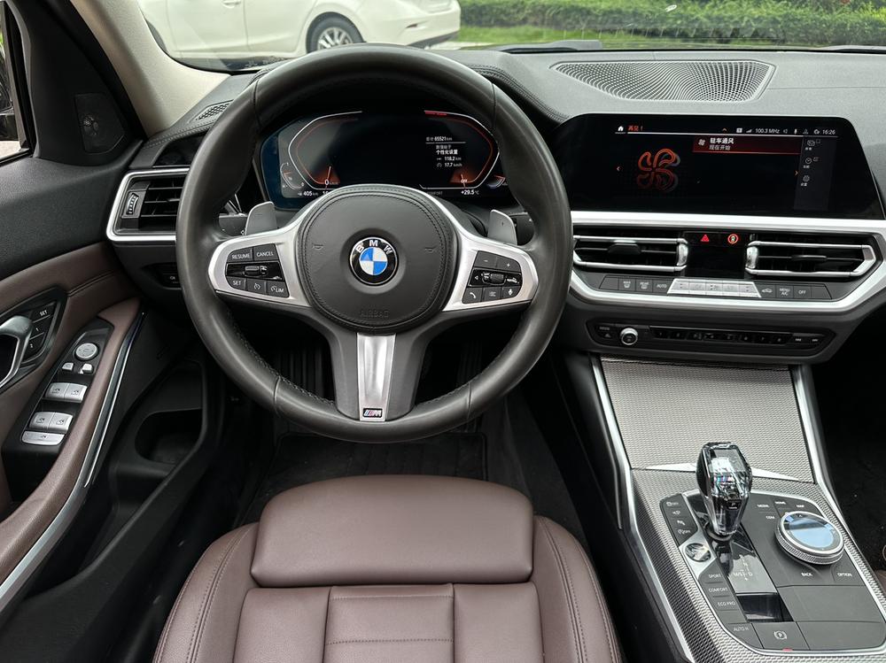 BMW 3 Series 2019 car image #15